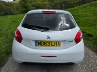 Used Peugeot 208 Allure 68 HP (50 kW) 2014 White Hatchback