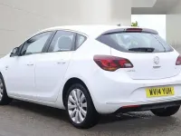 Used Vauxhall Astra Elite 2014 White Hatchback