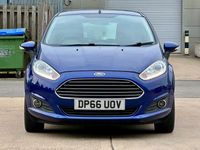 Begagnad Ford Fiesta Zetec 2016 Blå Halvkombi
