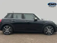 Usado Mini Cooper Exclusive 136 CV (100 kW) 2023 Azul Utilitario