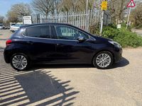 Gebraucht Peugeot 208 Allure 100 PS (73 kW) 2015 Blau Kleinwagen