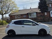 Used Peugeot 208 Access 68 HP (50 kW) 2014 White Hatchback