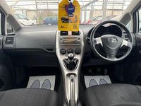 Used Toyota Auris 124 HP (91 kW) 2008 Silver Hatchback