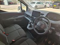 Second-hand Peugeot Partner Premium 102 CP (75 kW) 2024 Alb Monovolum