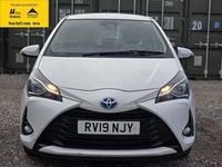 Used Toyota Yaris Hybrid 100 HP (73 kW) 2019 White Hatchback