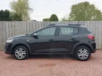 Usado Dacia Sandero Expression 91 CV (66 kW) 2023 Negro Utilitario