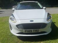 Usado Ford Fiesta Zetec 85 HP (62 kW) 2019 Branco Citadino