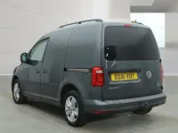 Usado VW Caddy Highline 150 HP (110 kW) 2016 Cinzento Monovolume
