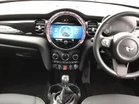 Usado Mini Cooper Classic 134 CV (98 kW) 2023 Negro Utilitario