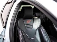 Used Ford Focus ST 250 HP (183 kW) 2015 White Hatchback