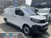 Second-hand Vauxhall Vivaro 145 CP (106 kW) 2024 Alb Monovolum