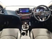 Used Kia Ceed 2021 White Hatchback