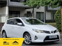 Used Toyota Auris 132 HP (97 kW) 2013 White Hatchback