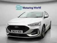 Begagnad Ford Focus ST-Line 125 HK (91 kW) 2024 Silver Halvkombi