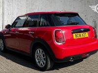 Begagnad Mini Cooper Hatch 134 HK (98 kW) 2018 Röd Halvkombi
