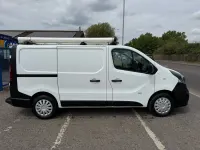 Second-hand Vauxhall Vivaro 2017 Alb