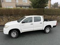 Used Toyota HiLux 2010 White Pickup