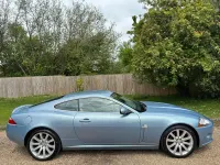 Usado Jaguar XK 300 CV (220 kW) 2008 Azul Coupe