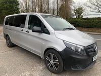 Usado Mercedes Vito 140 HP (102 kW) 2022 Prateado Van