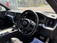 Used Volvo XC60 R-Design 187 HP (137 kW) 2018 White SUV