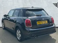 Usado Mini Cooper Classic 134 HP (98 kW) 2022 Preto Citadino