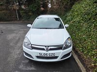 Used Vauxhall Astra 80 HP (58 kW) 2005 White Estate