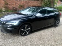 Gebraucht Volvo V40 R-Design 120 PS (88 kW) 2016 Schwarz Kleinwagen