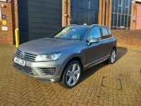 Begagnad VW Touareg R-line 262 HK (192 kW) 2015 Grå SUV