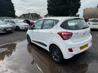 Used Hyundai i10 Premium 87 HP (63 kW) 2015 White Hatchback