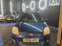Begagnad Ford Fiesta Ghia 2007 Blå Halvkombi