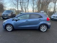 Używany Kia Rio 84 KM (61 kW) 2015 Niebieski Hatchback