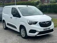 Usado Vauxhall Combo Sportive 100 CV (73 kW) 2020 Blanco Monovolumen