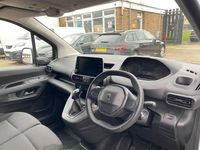 Used Peugeot Partner 100 HP (73 kW) 2019 White MPV