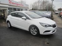Used Vauxhall Astra Design Edition 105 HP (77 kW) 2017 White Hatchback