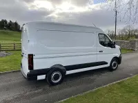 Usado Renault Master 130 HP (95 kW) 2025 Branco Monovolume