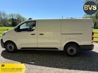 Second-hand Vauxhall Vivaro S 2023 Alb Monovolum