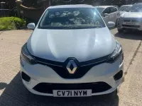 Used Renault Clio Iconic 90 HP (66 kW) 2021 White Hatchback