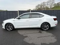 Gebraucht Skoda Superb SportLine 190 PS (139 kW) 2017 Weiß Kleinwagen