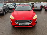Gebraucht Ford Focus Zetec 100 PS (73 kW) 2019 Rot Kleinwagen
