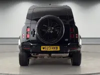 Begagnad Land Rover Defender HSE Dynamic 300 HK (220 kW) 2023 Svart SUV