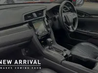 Używany Honda Civic Prestige 180 KM (132 kW) 2018 Czerwony Hatchback
