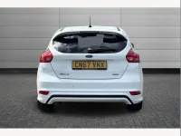 Gebraucht Ford Focus ST-Line 125 PS (91 kW) 2017 Weiß Kleinwagen