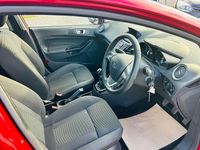 Used Ford Fiesta Zetec 100 HP (73 kW) 2016 Red Hatchback