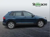 Second-hand VW Tiguan Life 150 CP (110 kW) 2022 Albastru SUV