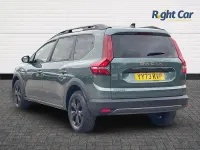 Used Dacia Jogger Extreme 110 HP (80 kW) 2024 Green MPV