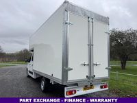 Used Nissan NV400 Tekna 150 HP (110 kW) 2021 White Van