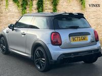 Usado Mini Cooper Hatch 134 HP (98 kW) 2024 Prateado Citadino