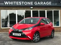 Used Toyota Aygo X-play 68 HP (50 kW) 2018 Red Hatchback