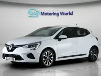 Used Renault Clio Iconic 140 HP (102 kW) 2021 White Hatchback