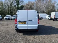 Begagnad Mercedes e-Vito Progressive 85 kW (116 HK) 2022 Vit Van